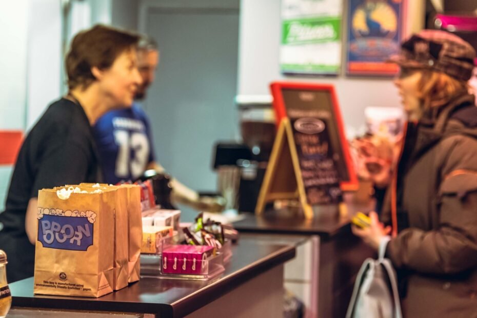 Kunden hassen im Supermarkt